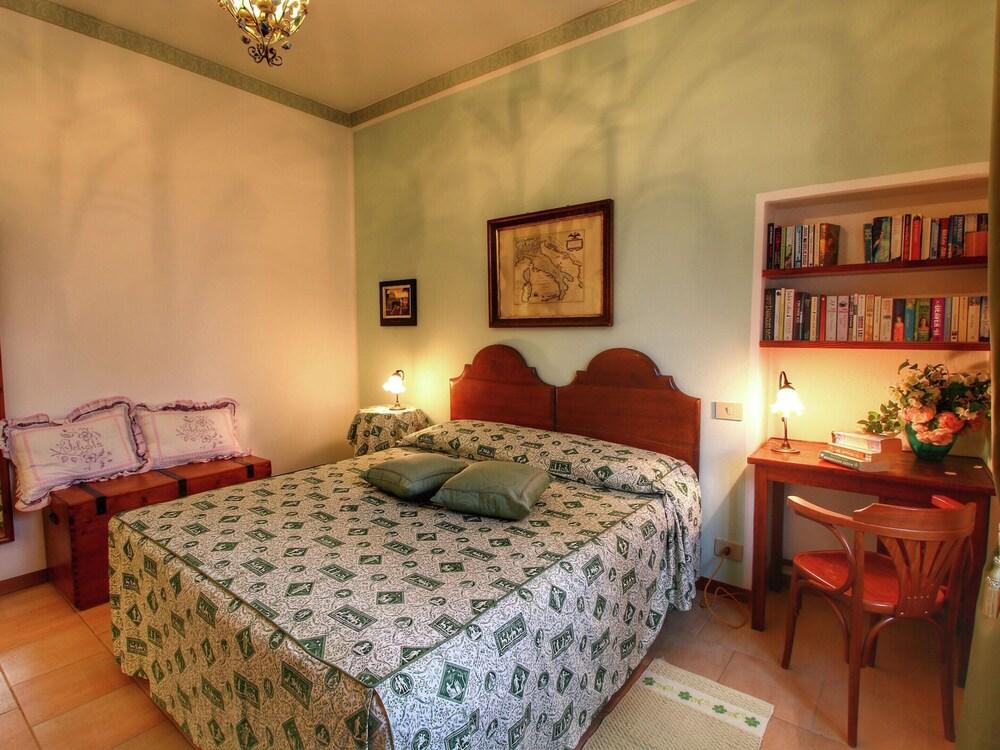 Tuscan Landscape Farmhouse