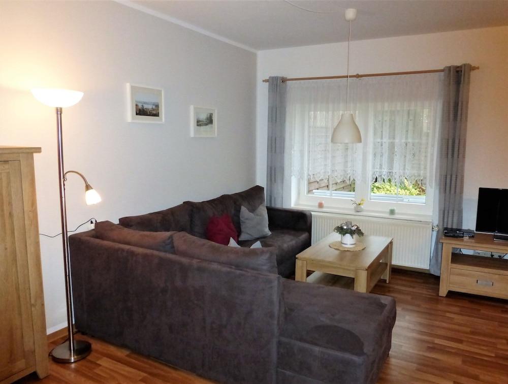 Geraeumige Ferienwohnung mit Terrasse in Kluetz