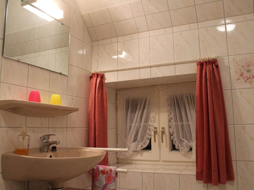 Geraeumige Ferienwohnung mit Terrasse in Kluetz