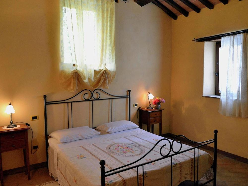 Holiday Home in Tuscany With Pool & Views