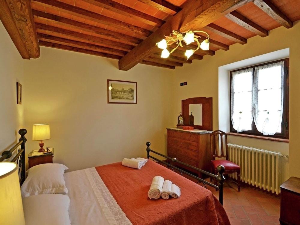 Holiday Home in Tuscany With Pool & Vineyards