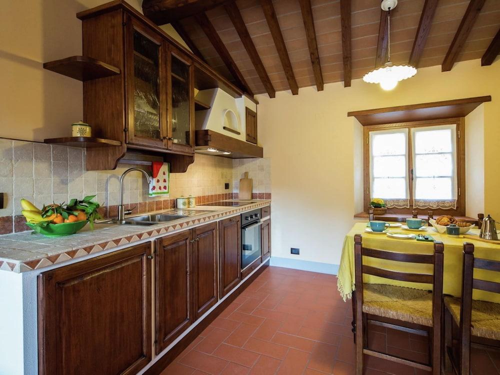Villa in Cortona With Pool and Val di Chiana View
