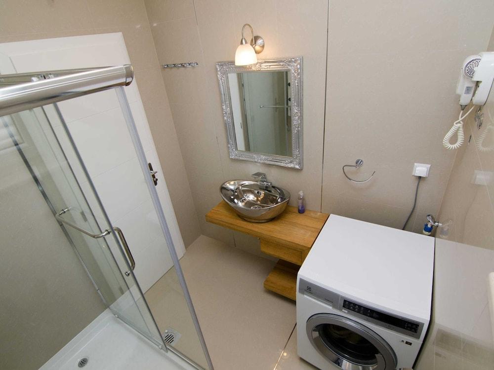 Apartment in Murter With Pool & Bubble Bath