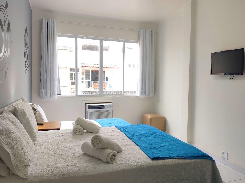 TC1208 Studio na rua da praia