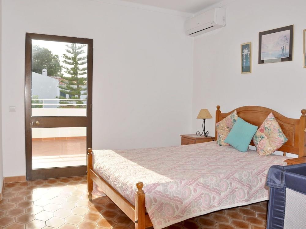 Spacious Holiday Home in Vilamoura With Private Pool