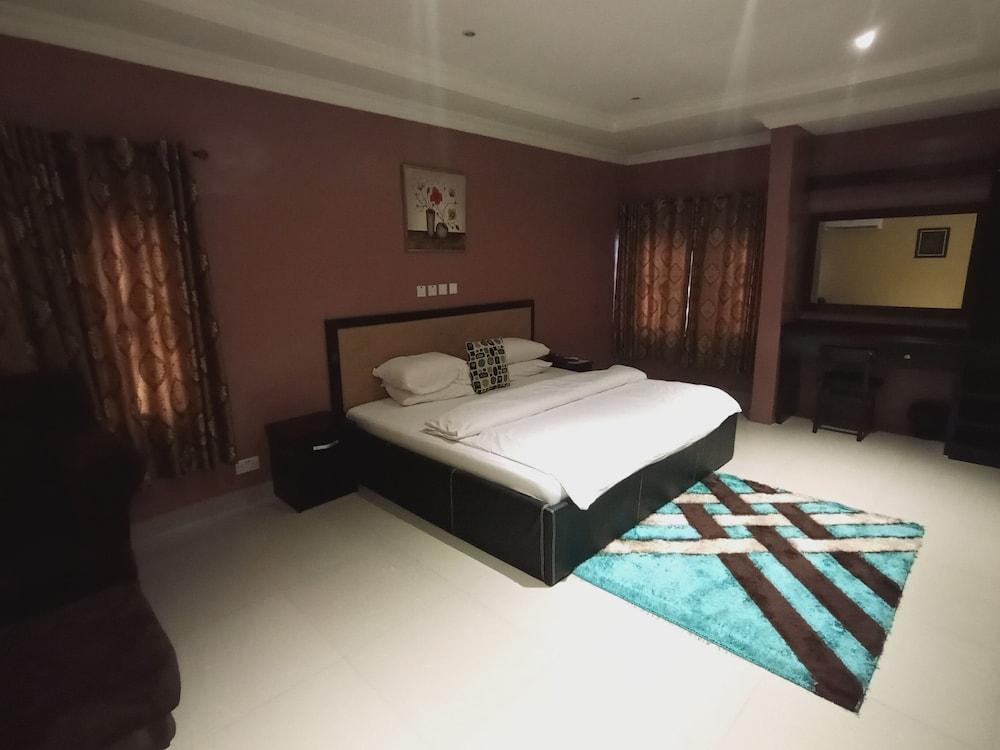 Quztan Suites Ibadan