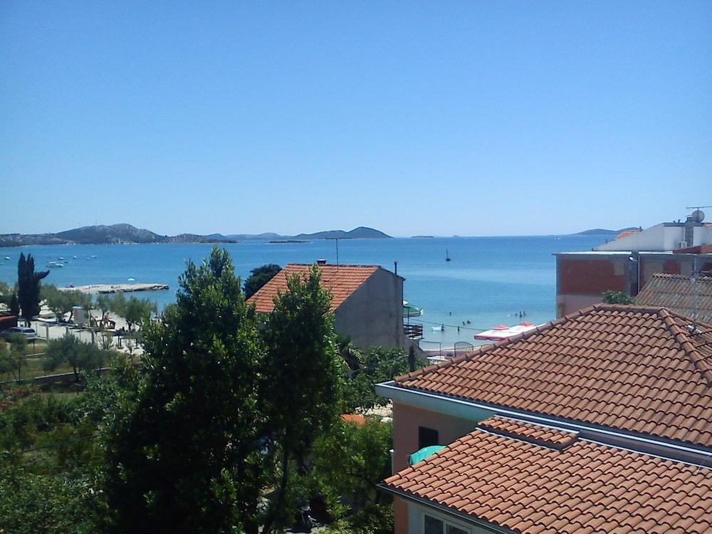 No5 Sea View Attic Studio