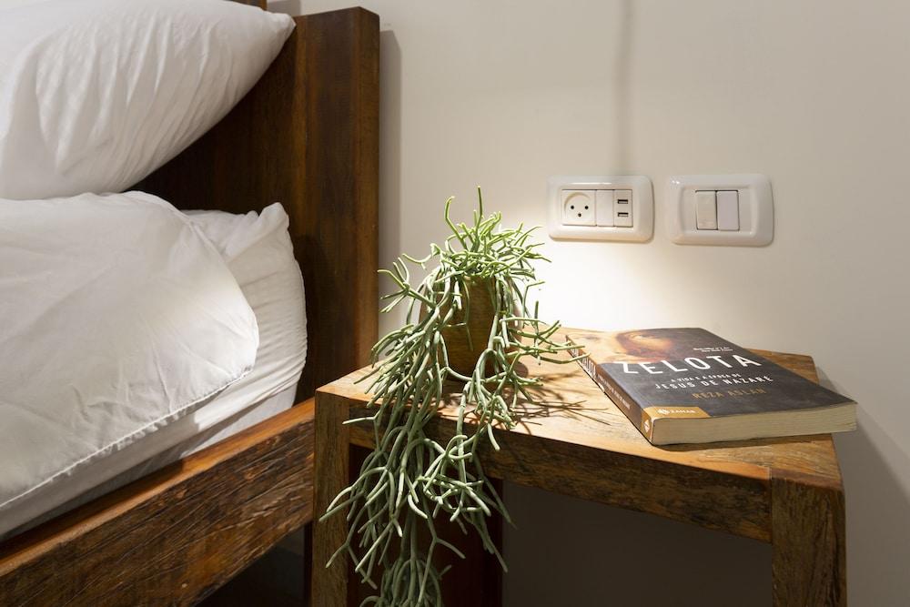 AirTLV Sirkin Apartment