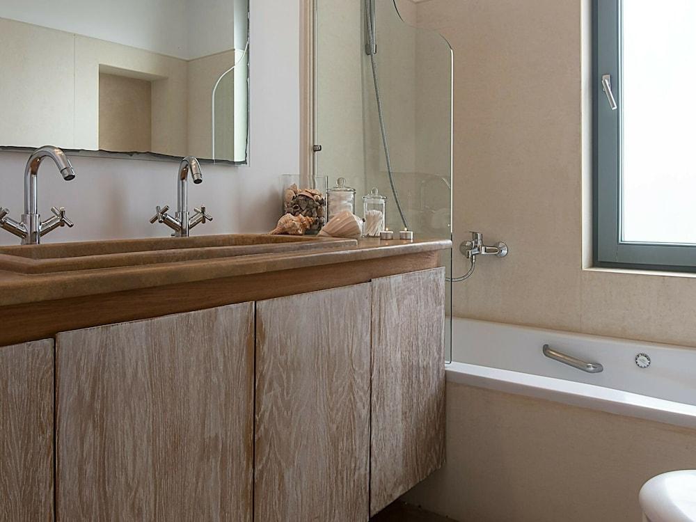 Luxurious Villa in Peloponnese With Pool