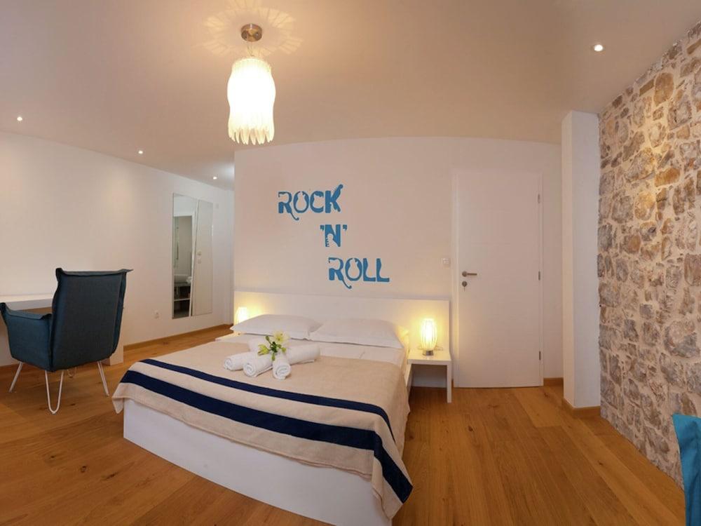 Sea-view Villa in Bol with Hot Tub, Sauna, Whirlpool