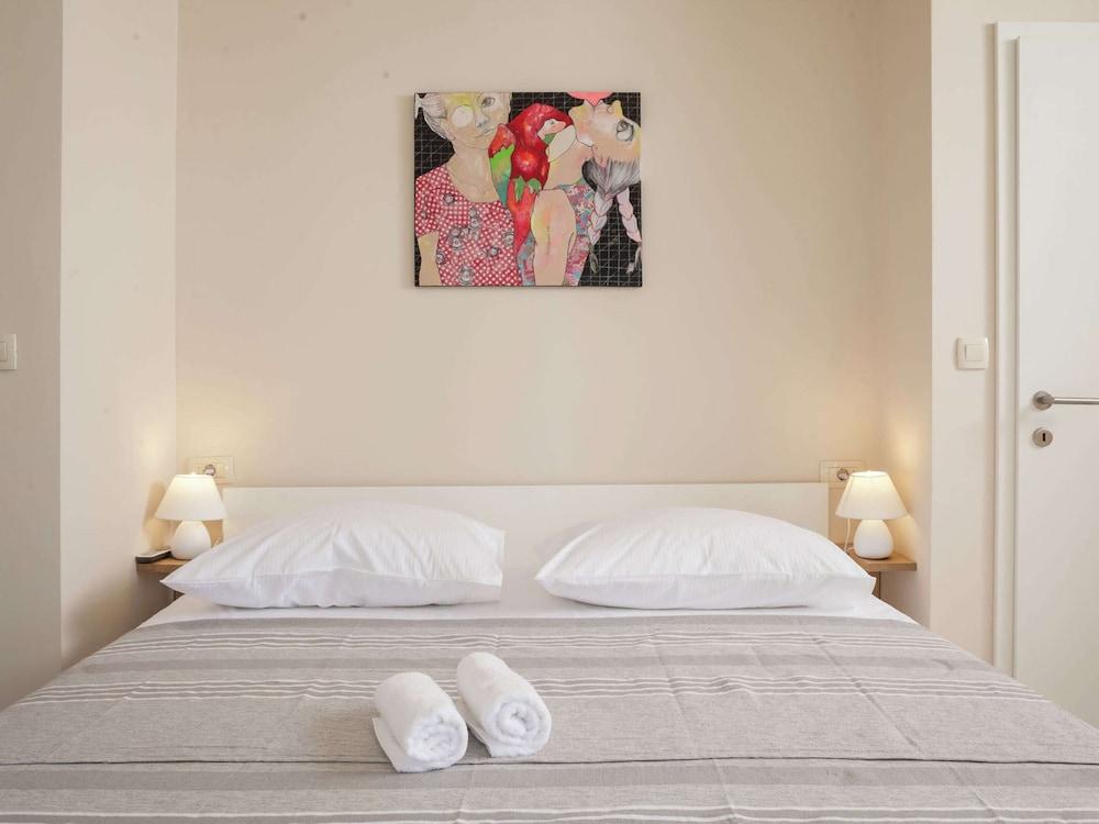 Villa in Podgora With Pool Near Beach