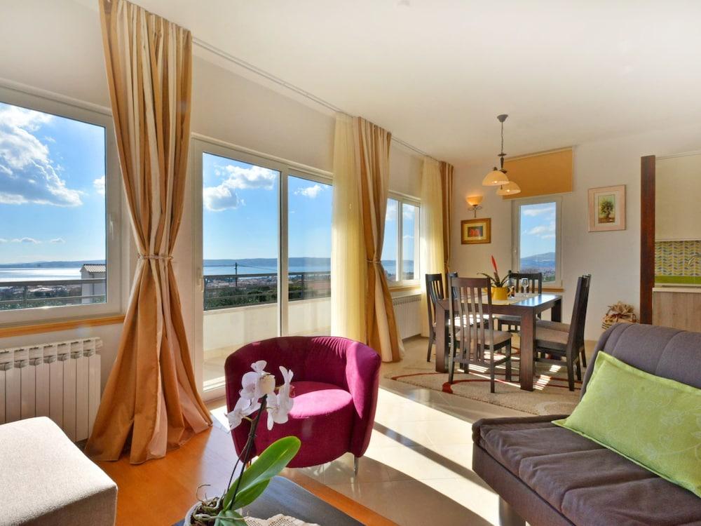 Villa in Kastel Luksic Near the Beach