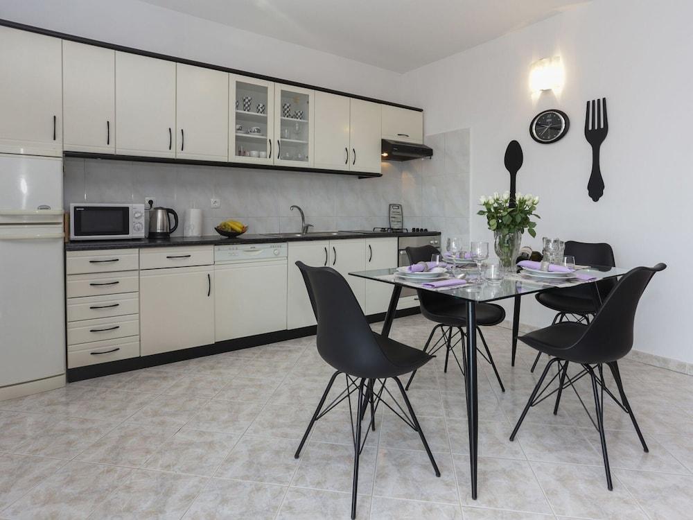 Apartment in Katel Gomilica Near Beach