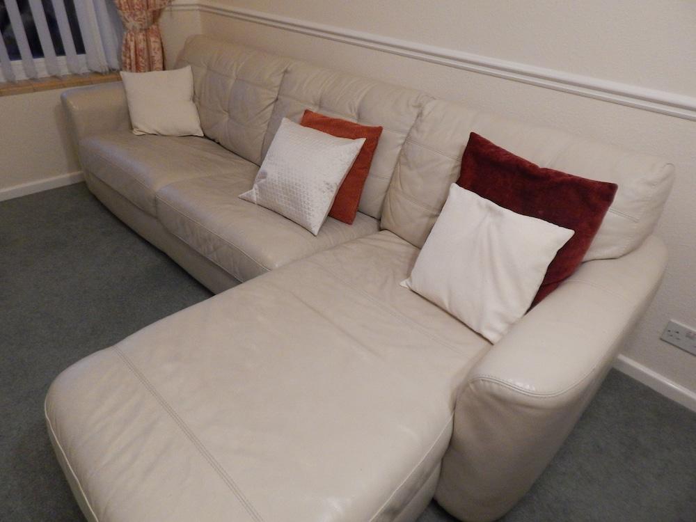 Cherry Palace 3 BD Parking Spaces groups