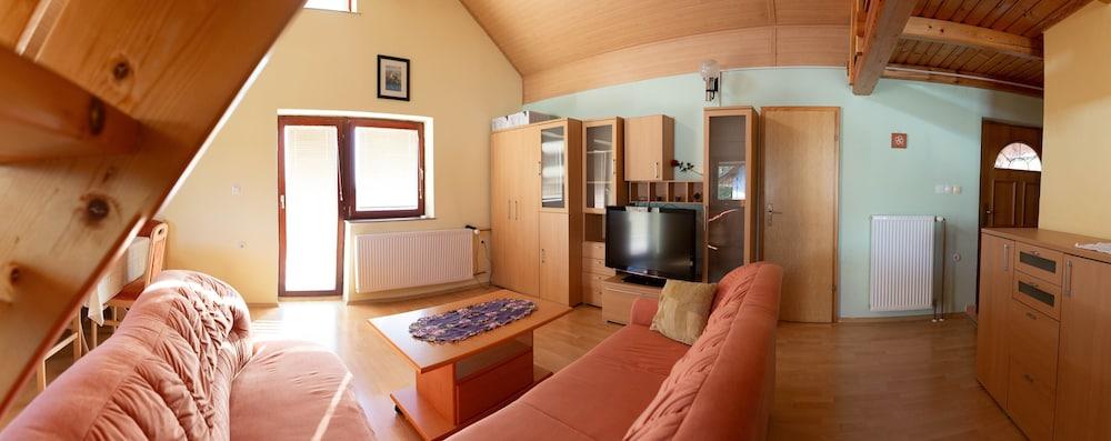 Vineyard Cottage Urban