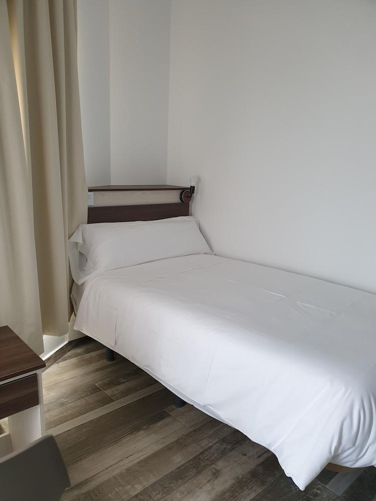 Mesón-Hostal La Cabaña