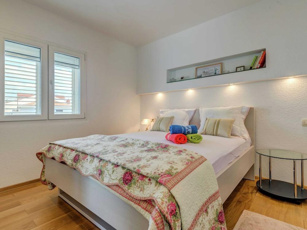 Apartment in Arbanija With Terrace