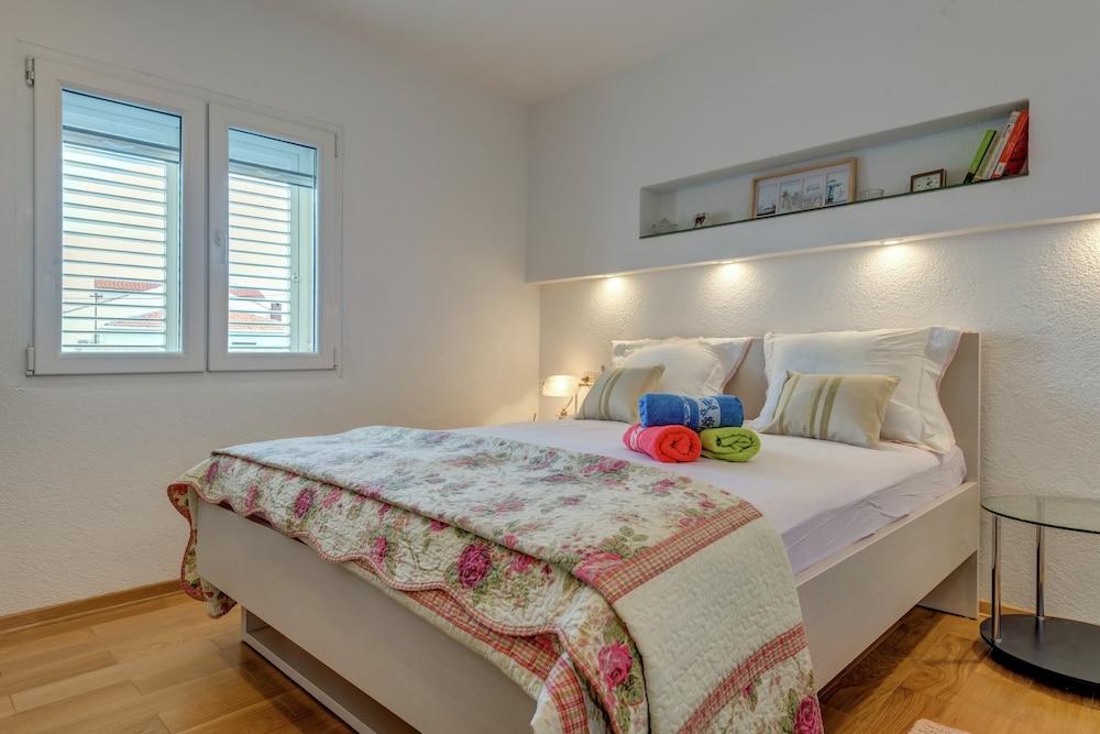 Apartment in Arbanija With Terrace