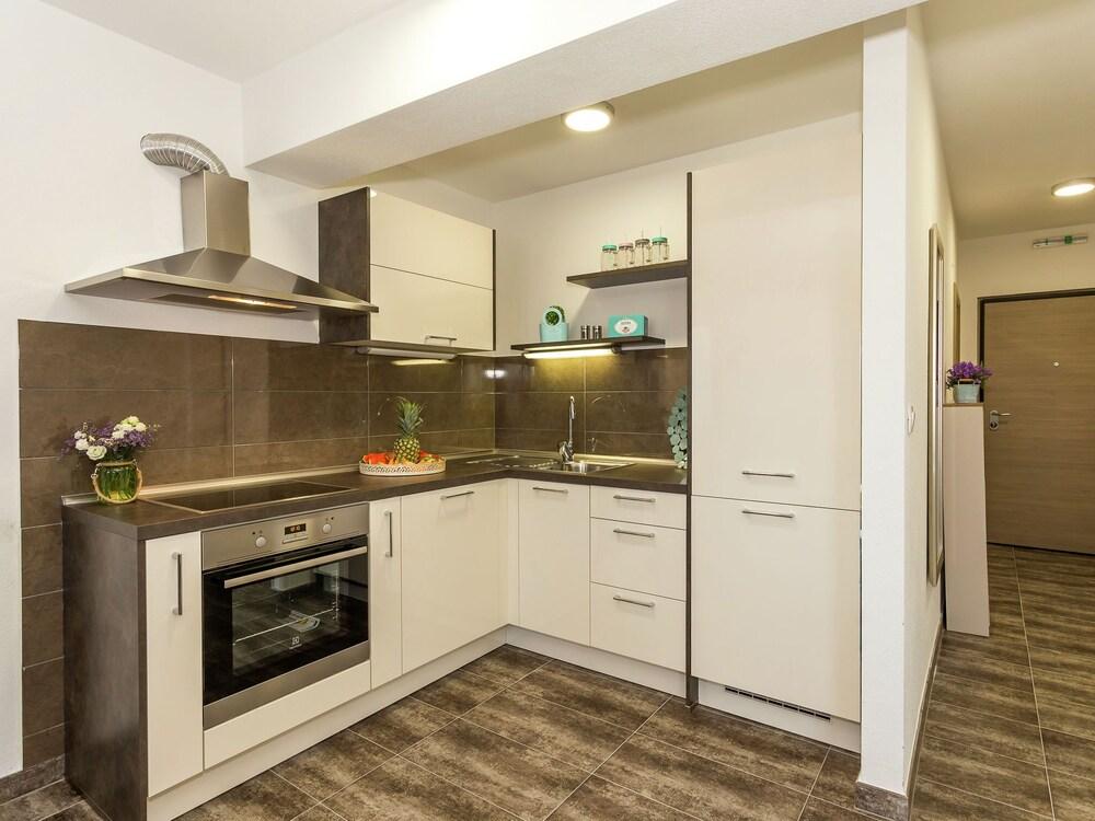 Beautiful Villa in Kastel Novi With Pool