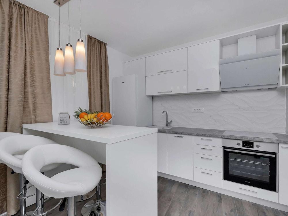 Stunning Villa in Drasnice With Private Pool