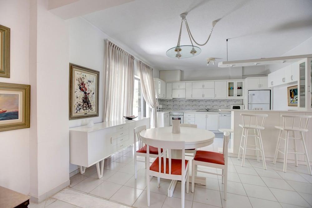 August Apt by halu! Villas