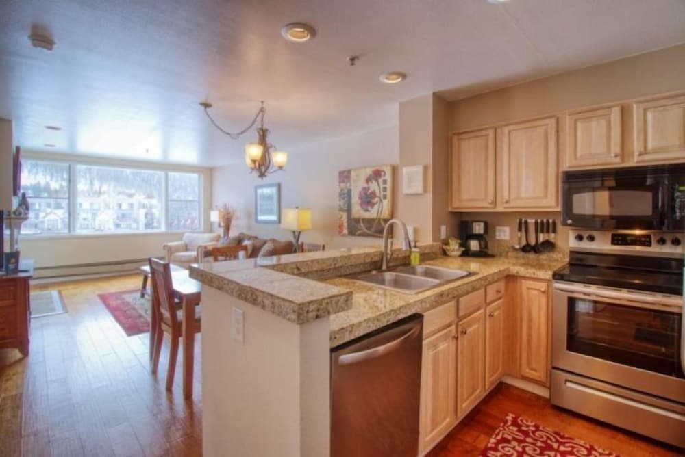 1 Bedroom Mountain Condo in Lakeside Village Near Keystone Lake with Complimentary Shuttle Service