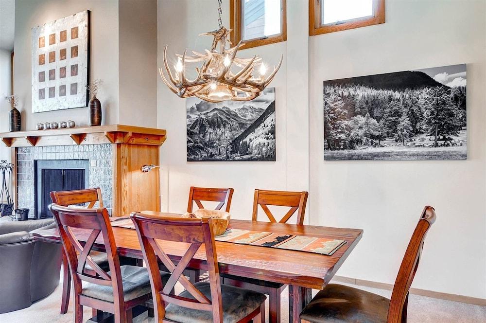 3 Bedroom Mountain Condo in Lakeside Village Near Keystone Lake with Complimentary Shuttle Service