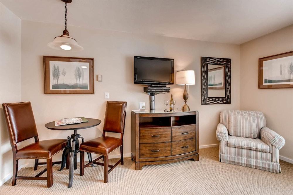 Ski In, Ski Out Studio Condo in the Heart of Lionshead Village with Hot Tubs and Pool