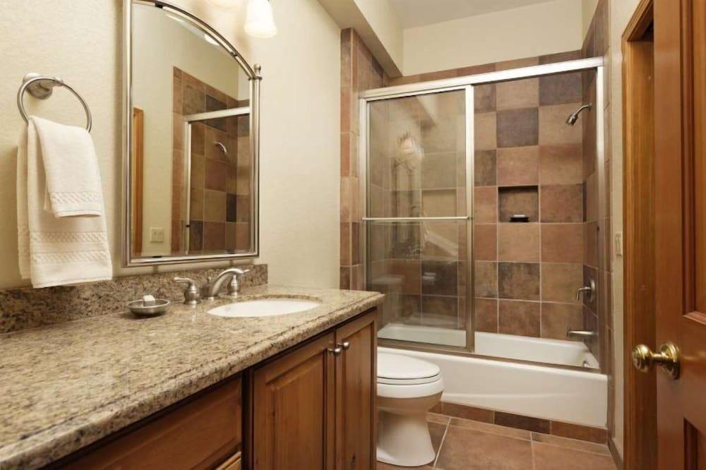 Snowmass Ski-in, Ski-out 3 Bedroom Condo