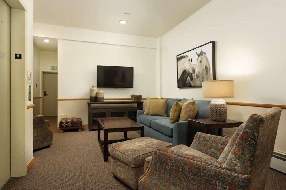 Snowmass Ski-in, Ski-out 3 Bedroom Condo