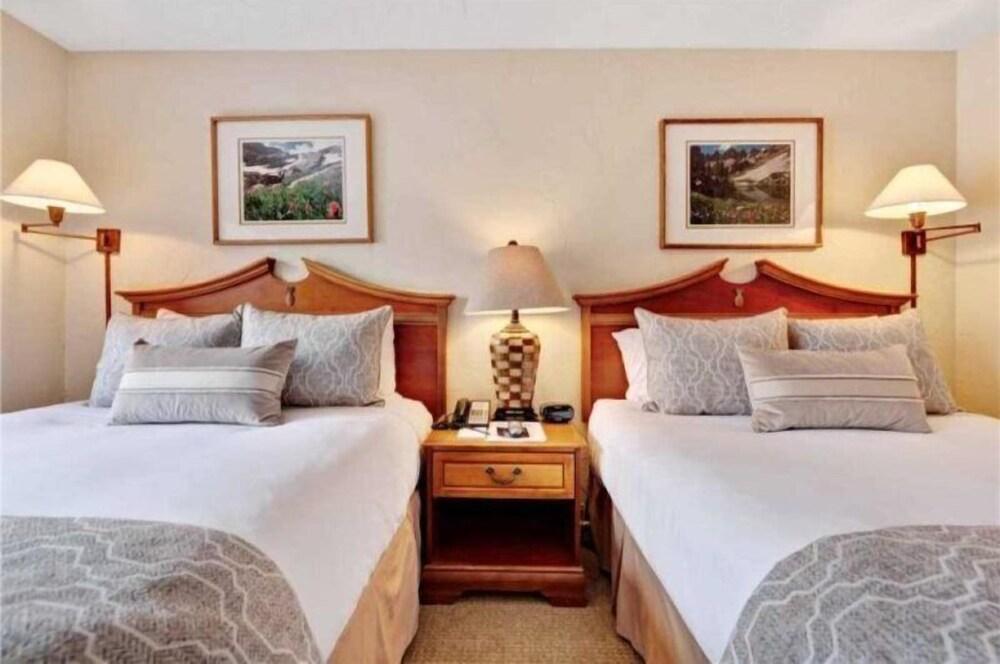 Ski in, Ski out Studio Condo in the Heart of Lionshead Village with Hot Tub and Pool Access