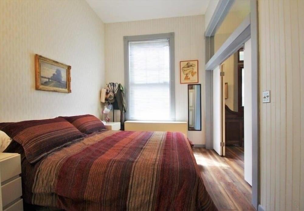 Arcade 15 2 Bedroom Condo by Redawning