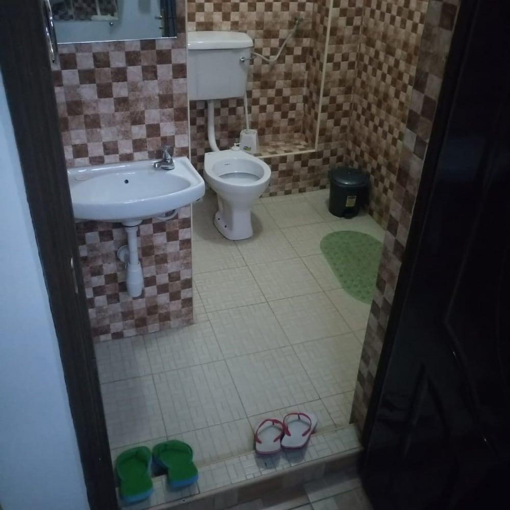 Cherika Hotel & Suites