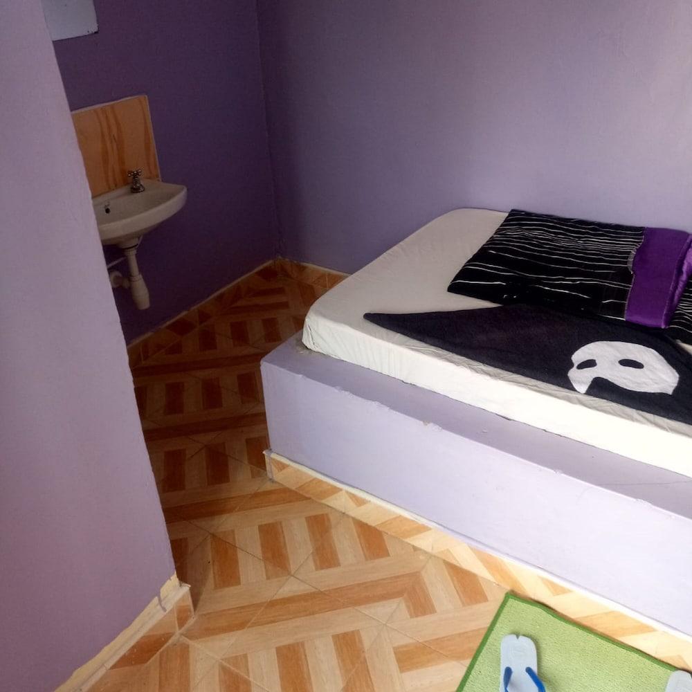 Moonlight Bar & Lodging