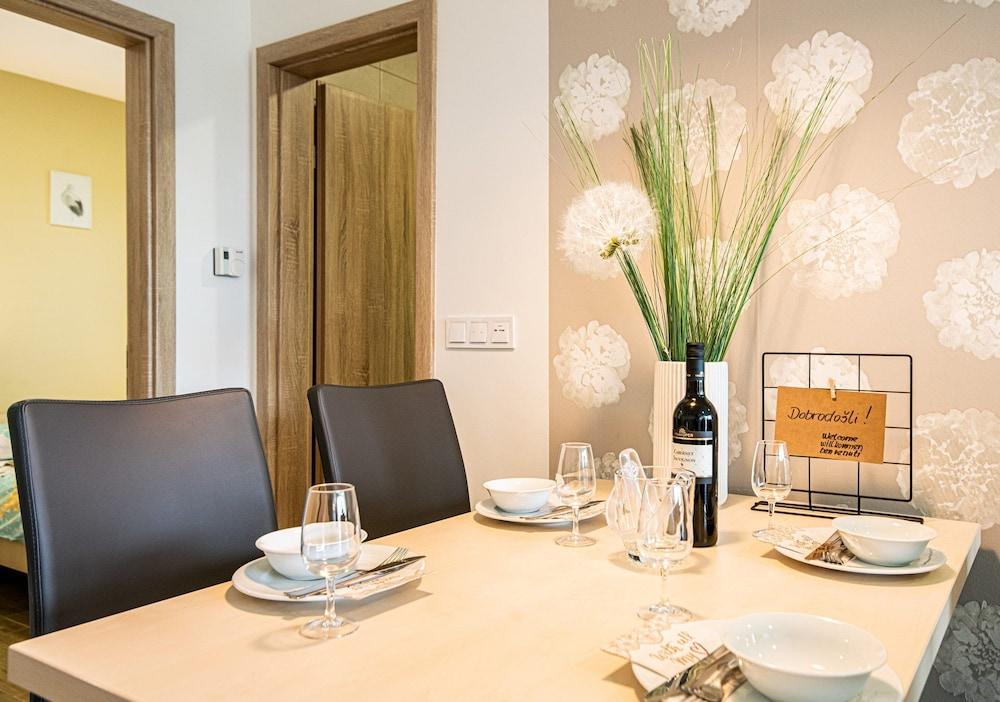 Apartmaji Banonia Stork Flight