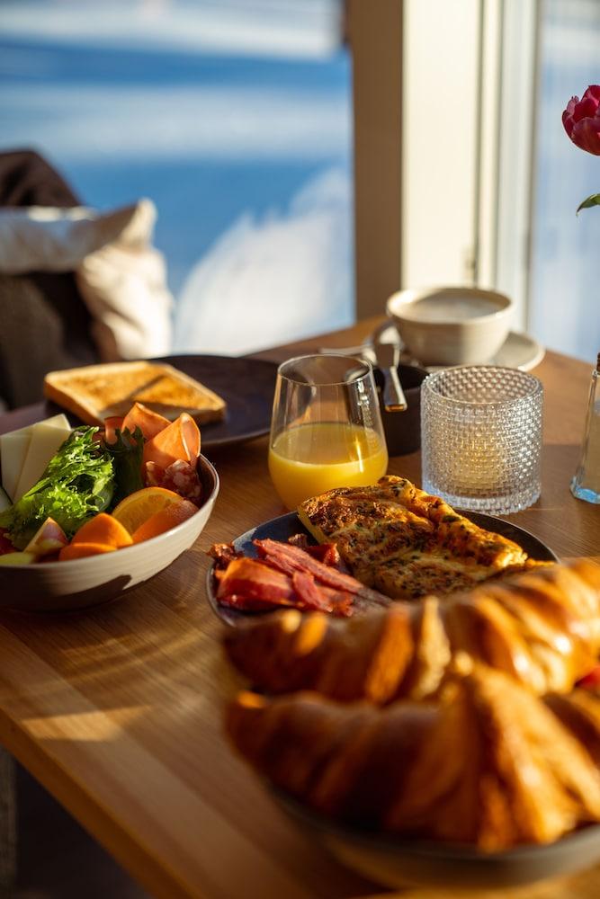 Arctic Skylight Lodge