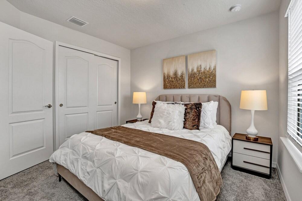 8919 Windor Westside