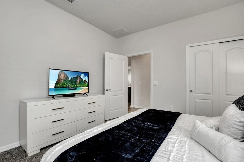 8919 Windor Westside