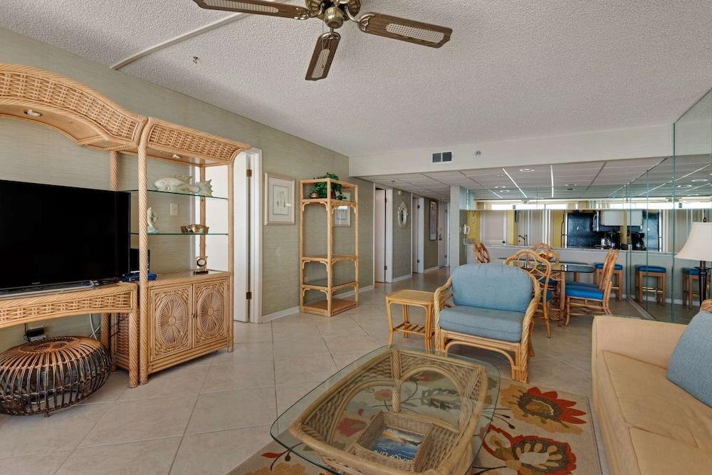 Edgewater Beach Resort Tower 3- 811