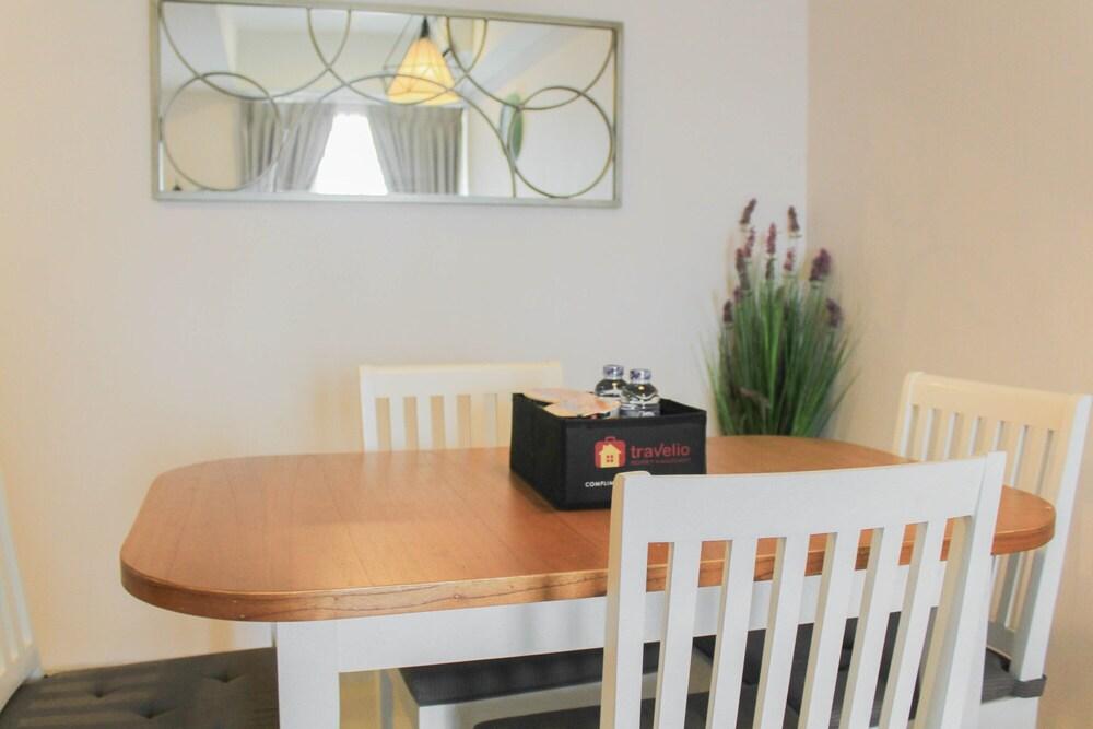 Comfortable 2BR Apartment at H Residence