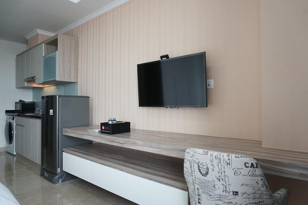 Cozy and Tranquil Studio Menteng Park Apartment