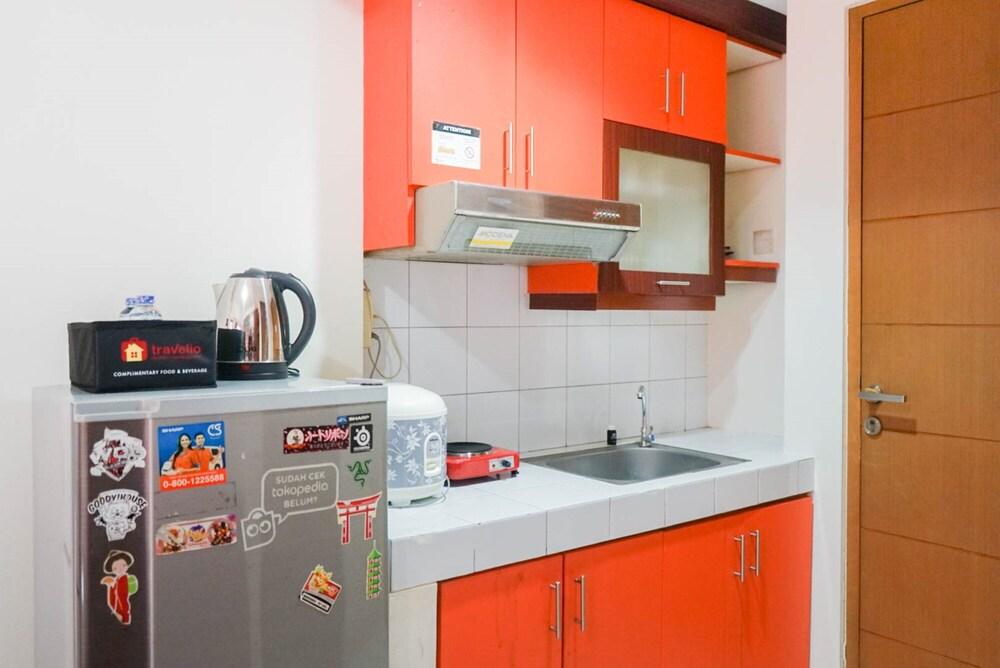 Comfortable Studio Apartment at Margonda Residence 2