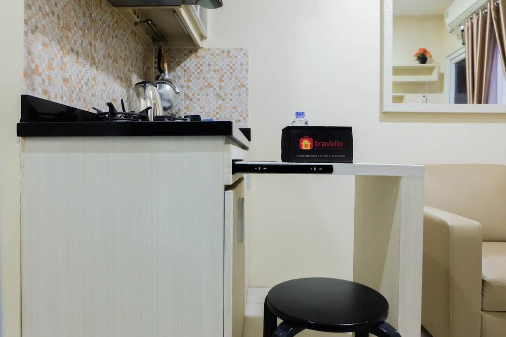 Modern and Comfy 2BR Green Pramuka Apartment