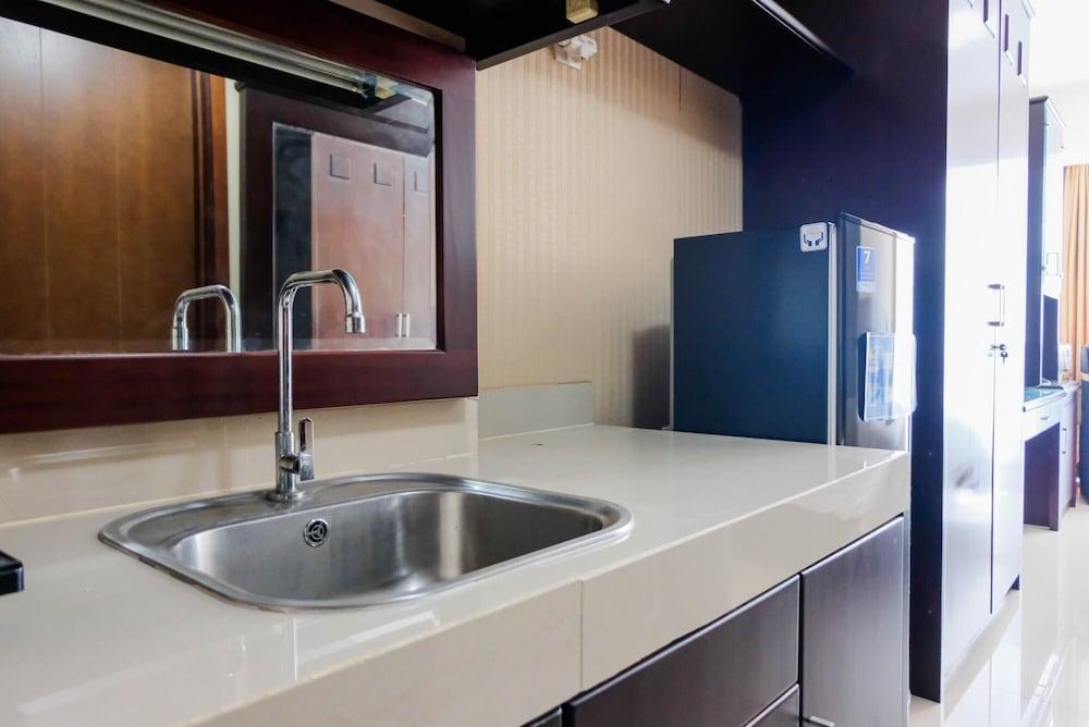 Modern Comfy Studio Apartment at U Residence