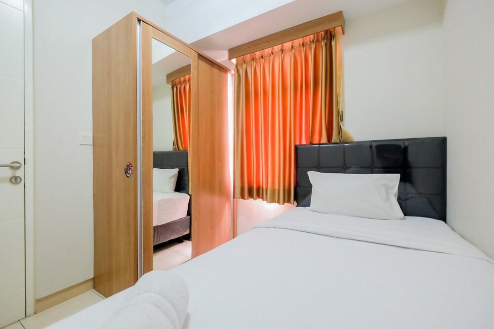 Homey and Comfortable 2BR Springlake Summarecon Apartment