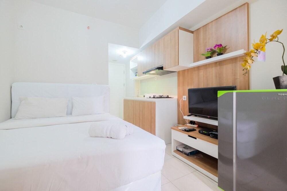 Functional Studio Apartment at The Springlake Summarecon