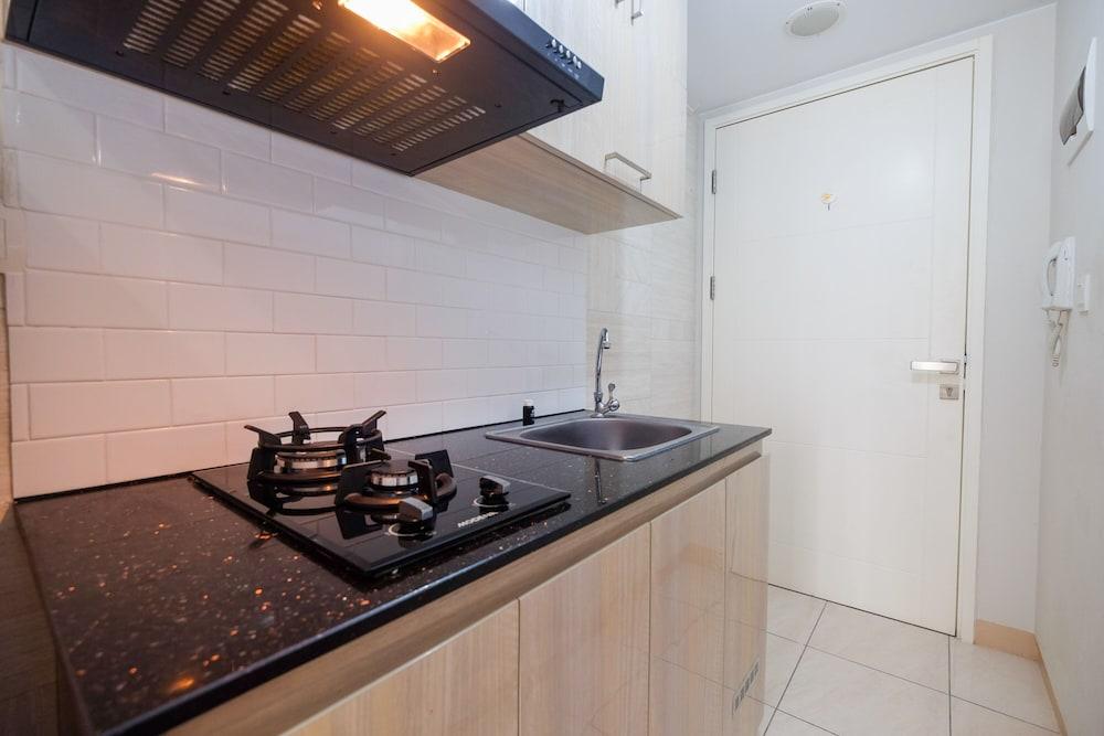 Deluxe Studio Apartment @ Springlake Summarecon