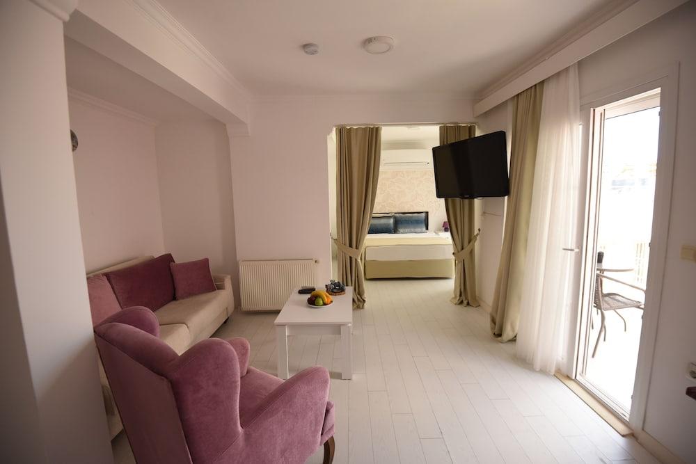 Bumerang Suites Hotel