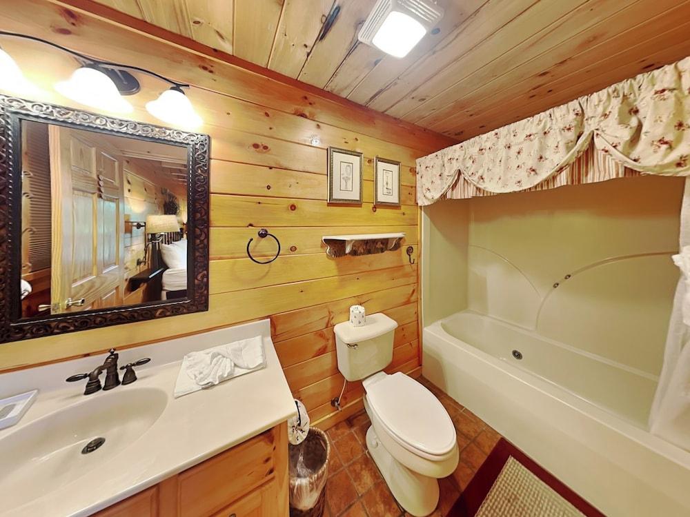 Lazy Cub Lodge by Jackson Mountain Rentals