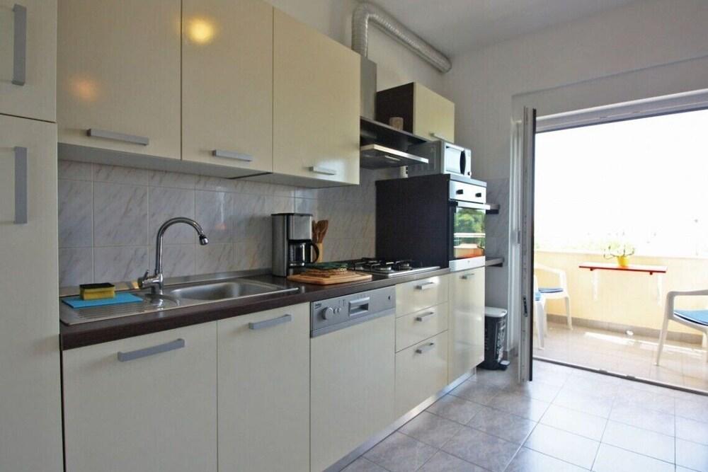 Two-bedroom apartment with sea view